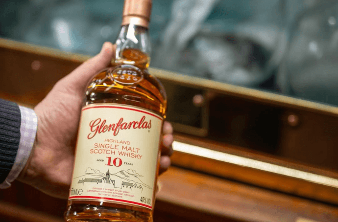GLENFARCLAS 10 YO HIGHLAND SINGLE MALT SCOTCH WHISKY 0.7L